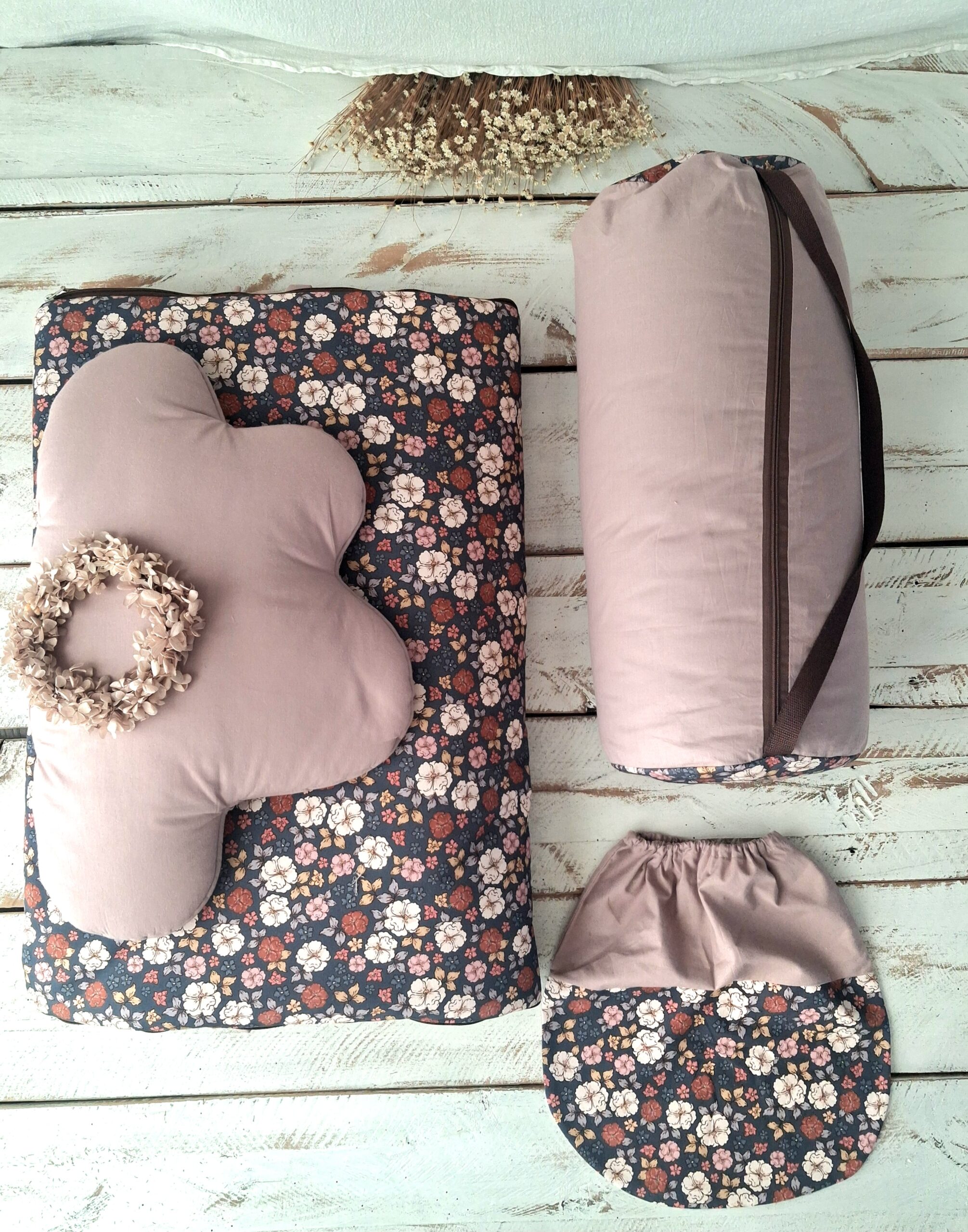 Śpiworek do przedszkola z falbanką 140×75cm jesienne kwiaty