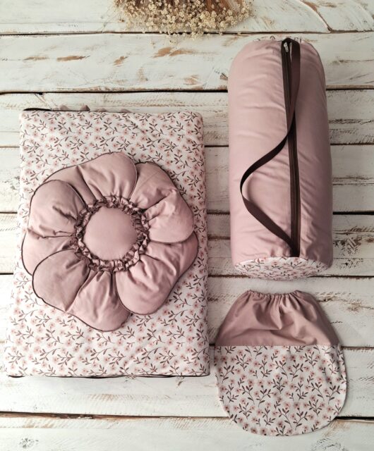 Śpiworek do przedszkola z falbanką 140×75cm różany drzewko różane