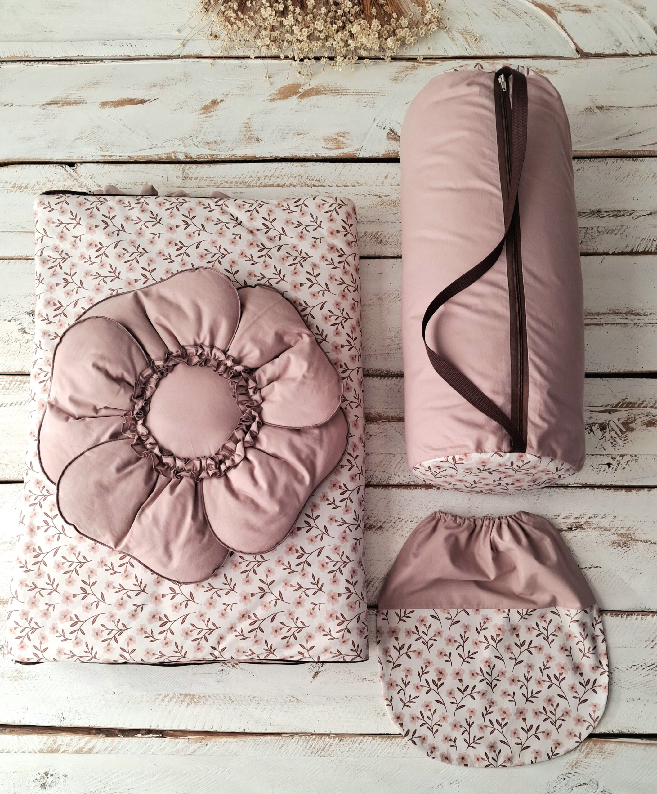 Śpiworek do przedszkola z falbanką 140×75cm różany drzewko różane