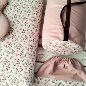 Śpiworek do przedszkola z falbanką 140×75cm różany drzewko różane