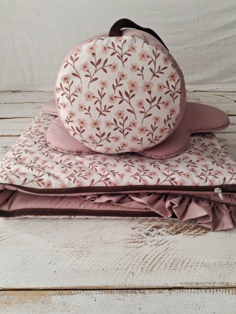 Śpiworek do przedszkola z falbanką 140×75cm różany drzewko różane