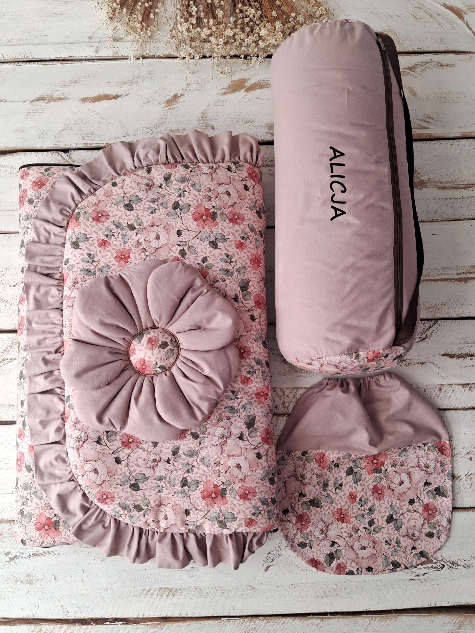 Śpiworek do przedszkola z falbanką 140×75cm różany ogród