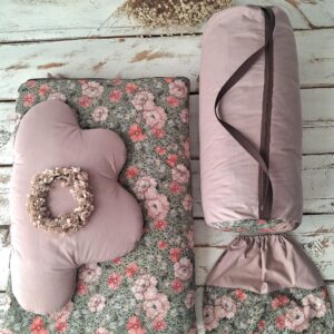 Śpiworek do przedszkola z falbanką 140×75cm różany wiosenne kwiaty