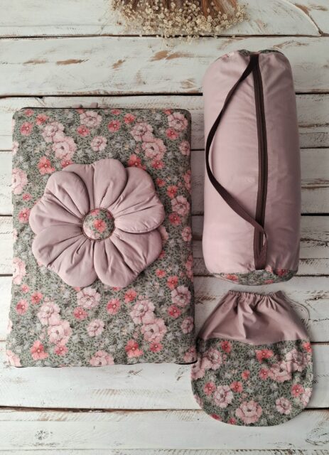 Śpiworek do przedszkola z falbanką 140×75cm różany wiosenne kwiaty