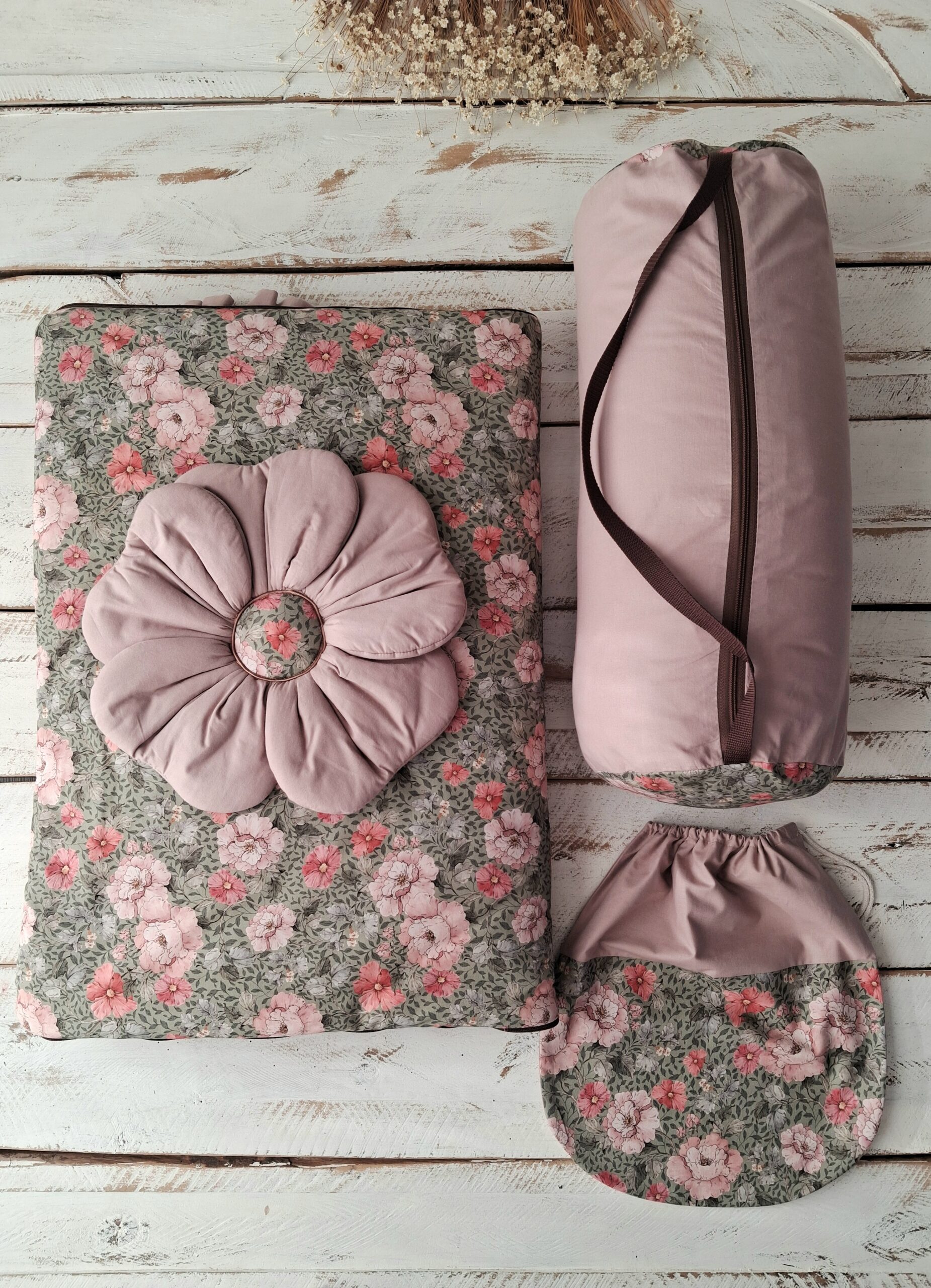 Śpiworek do przedszkola z falbanką 140×75cm różany wiosenne kwiaty