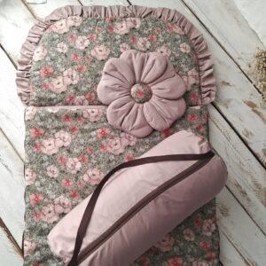 Śpiworek do przedszkola z falbanką 140×75cm różany wiosenne kwiaty