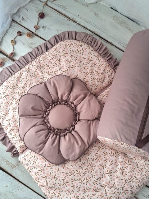 Śpiworek do przedszkola z falbanką 140×75cm różowe konwalie