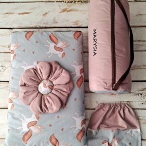 Śpiworek do przedszkola z falbanką 140×75cm skrzydlaty jednorożec