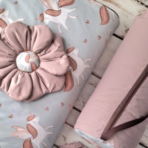 Śpiworek do przedszkola z falbanką 140×75cm skrzydlaty jednorożec