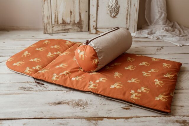 Śpiworek do przedszkola z pokrowcem 140×75cm gepardy