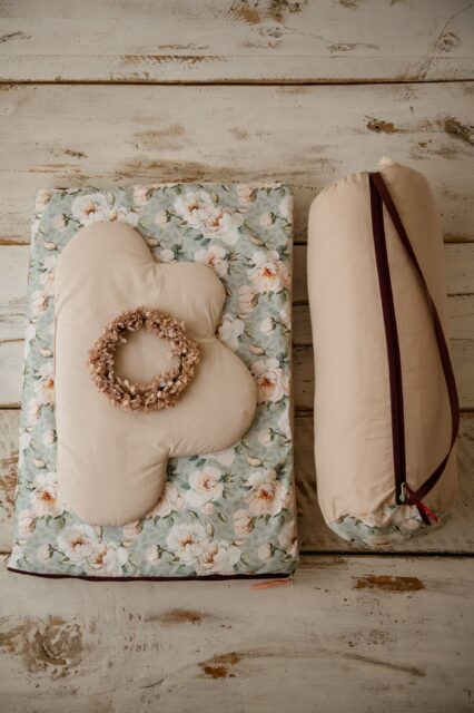 Śpiworek do spania z poduszką i workiem 6-10 lat białe kwiaty