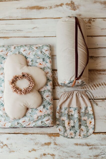 Śpiworek do spania z poduszką i workiem 6-10 lat białe kwiaty