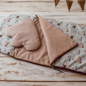 Śpiworek do żłobka dla chłopca w samochodziki niebieski