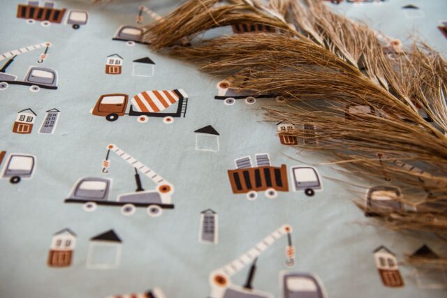 Śpiworek do żłobka dla chłopca w samochodziki niebieski