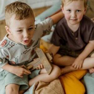 Śpiworek do żłobka dla chłopca w samochodziki niebieski