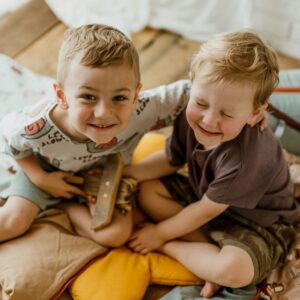 Śpiworek do żłobka dla chłopca w samochodziki niebieski