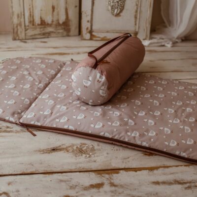 Śpiworek z poduszką do przedszkola 140×75cm gąski