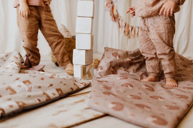 Śpiworek z poduszką i workiem dla dziecka 6-10lat jeżyki