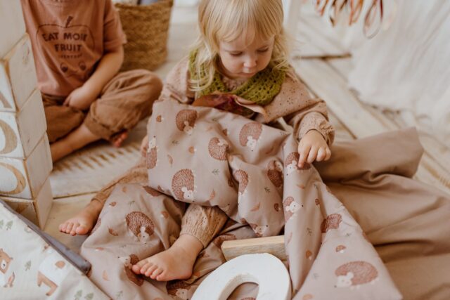 Śpiworek z poduszką i workiem dla dziecka 6-10lat jeżyki