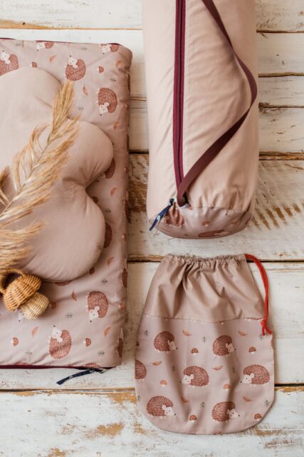 Śpiworek z poduszką i workiem dla dziecka 6-10lat jeżyki