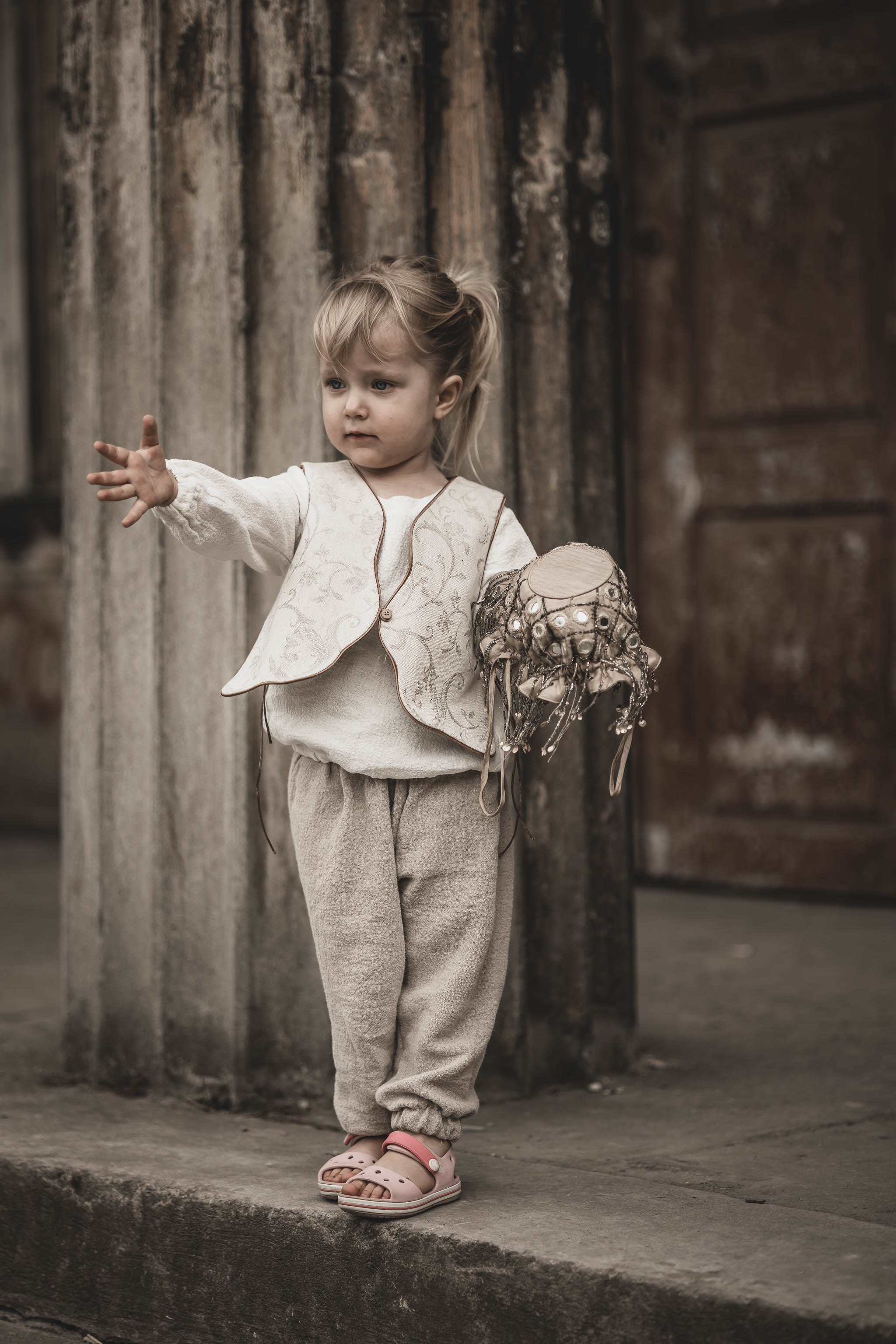 Spodnie lniane dresowe dla dzieci unisex szara glina