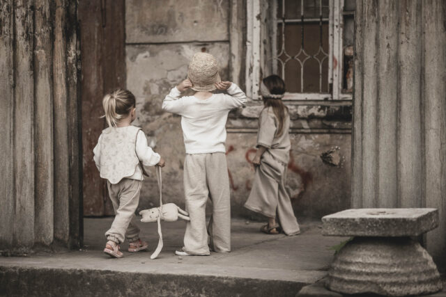 Spodnie lniane proste unisex dla dziecka szara glina