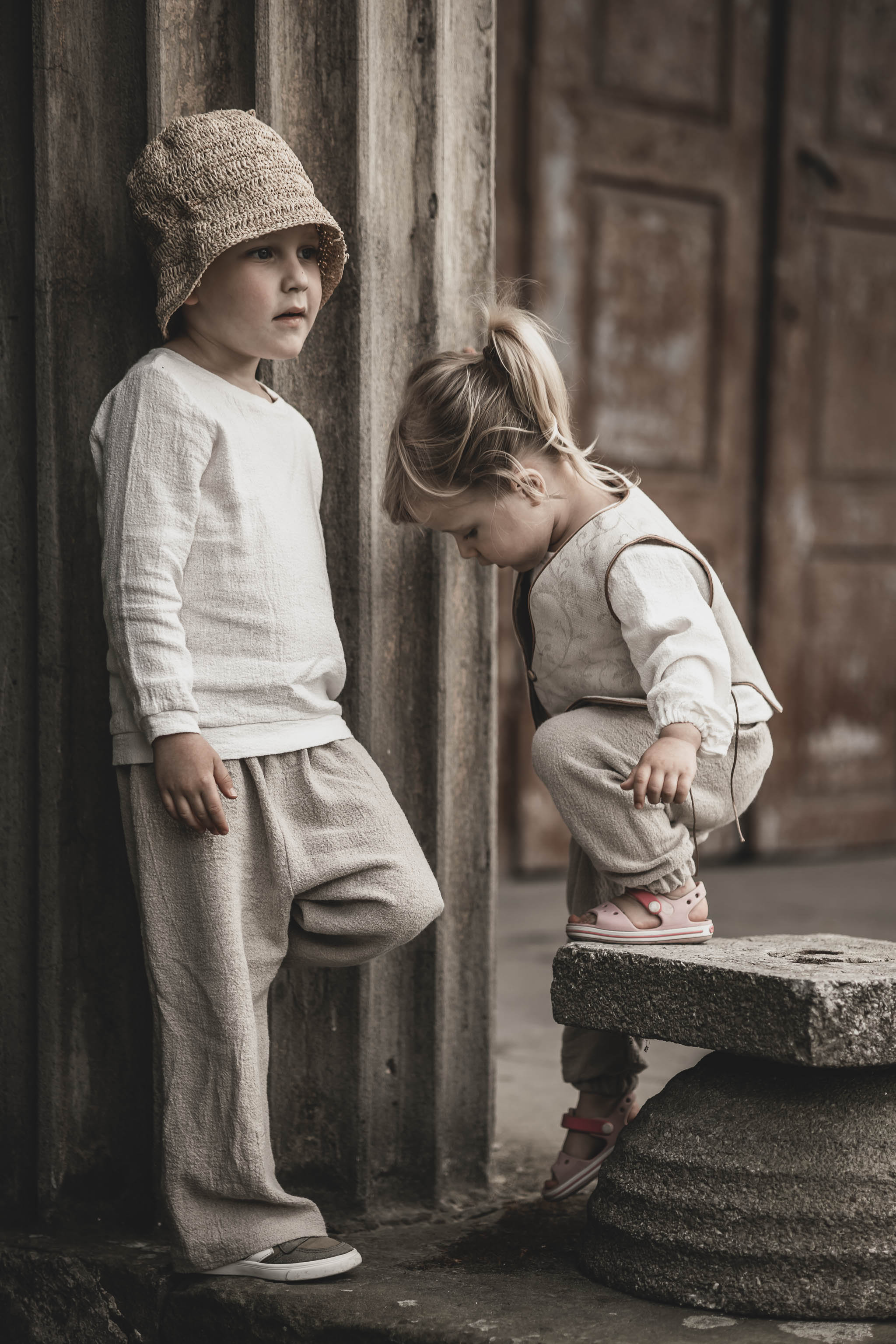 Spodnie lniane proste unisex dla dziecka szara glina