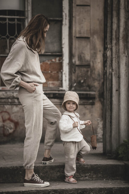 Spodnie damskie lniane joggersy basic dresowe szara glina