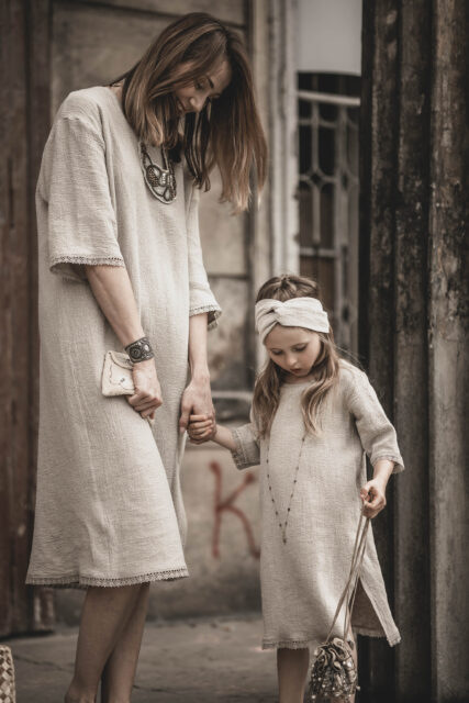 Sukienka lniana midi z rozcięciem z koronką lekka damska