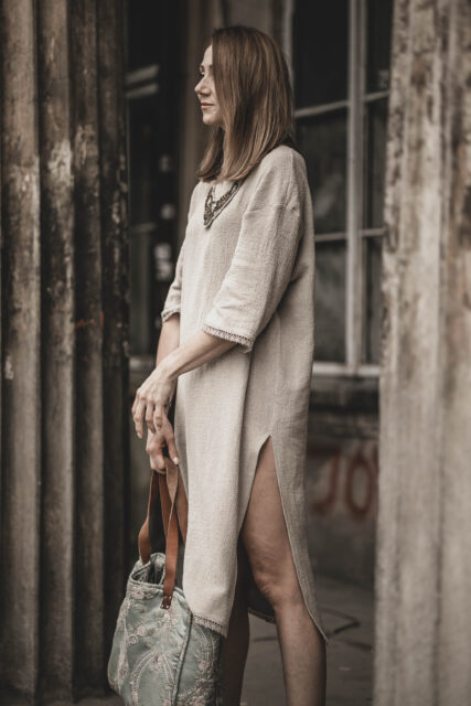 Sukienka lniana midi z rozcięciem z koronką lekka damska