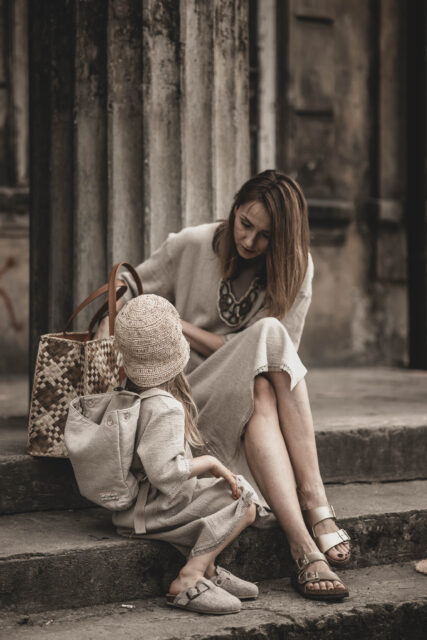 Sukienka lniana midi z rozcięciem z koronką lekka damska