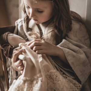 Sukienka lniana retro zwiewna dla dziewczynki royal  Marysia