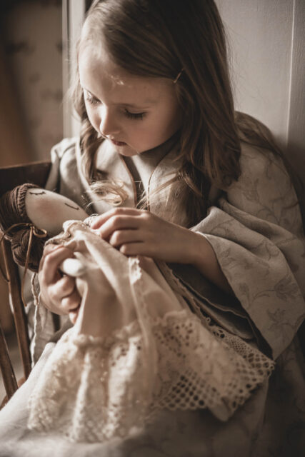 Sukienka lniana retro zwiewna dla dziewczynki royal  Marysia