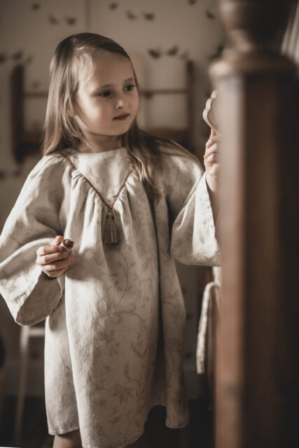 Sukienka lniana retro zwiewna dla dziewczynki royal  Marysia