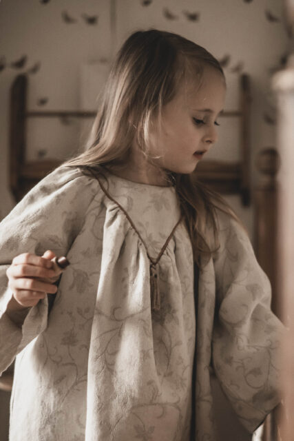 Sukienka lniana retro zwiewna dla dziewczynki royal  Marysia