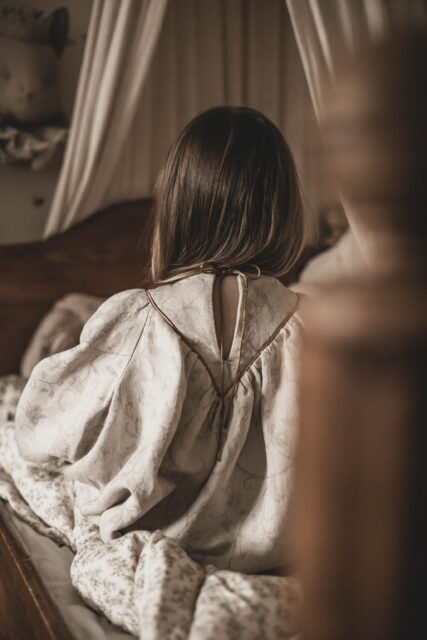 Sukienka lniana retro zwiewna dla dziewczynki royal  Marysia