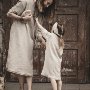 Sukienka lniana dla dziewczynki z koronką w stylu boho