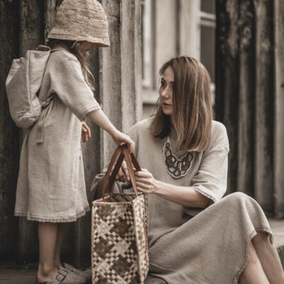 Sukienka lniana dla dziewczynki z koronką w stylu boho