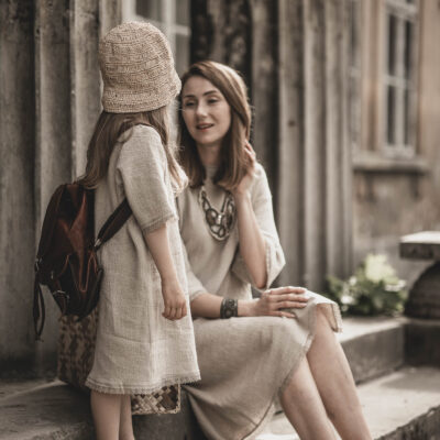 Sukienka lniana dla dziewczynki z koronką w stylu boho