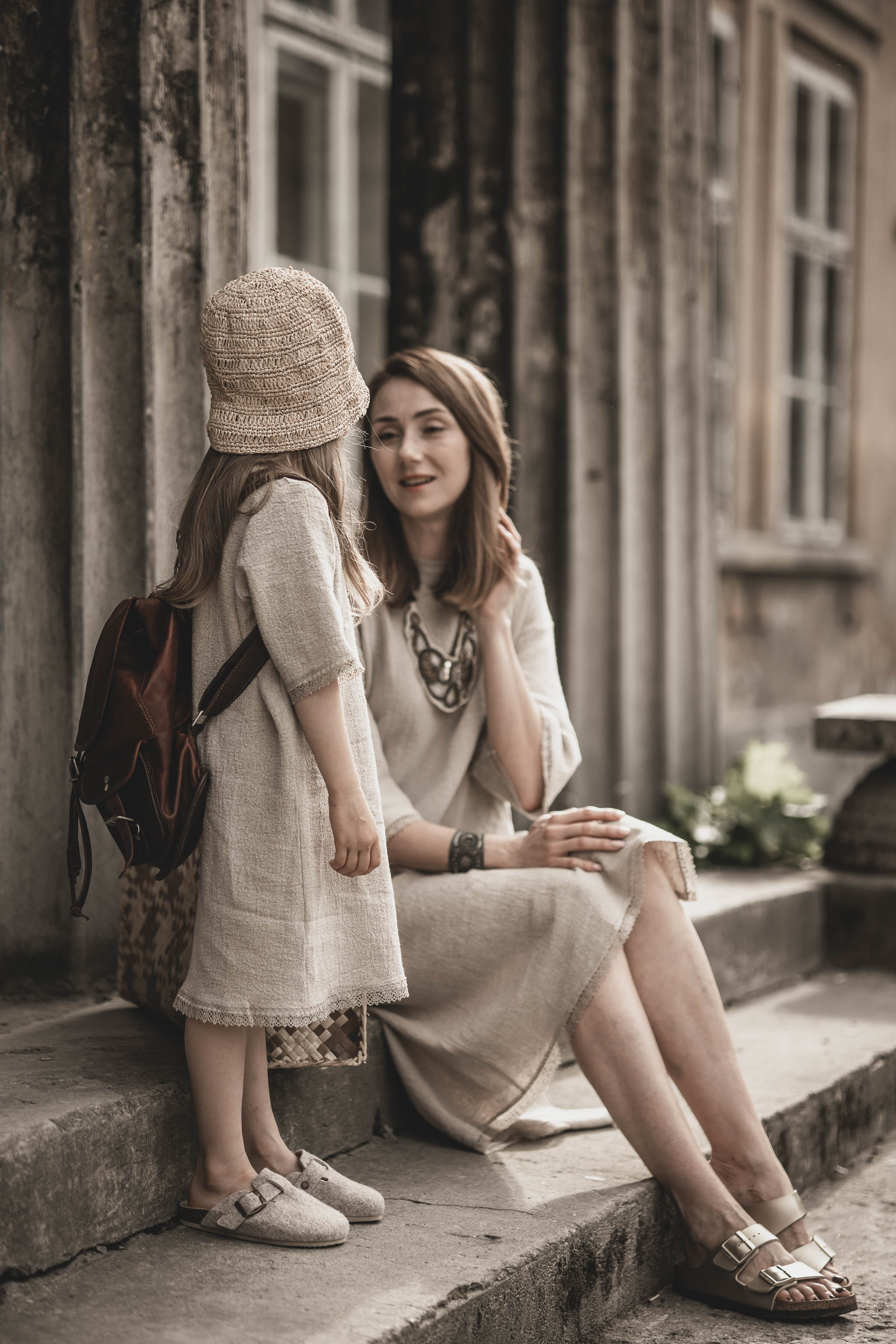 Sukienka lniana dla dziewczynki z koronką w stylu boho