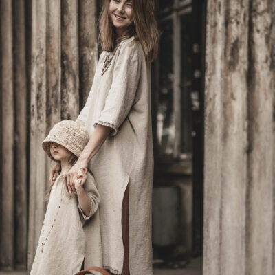 Sukienka lniana dla dziewczynki z koronką w stylu boho