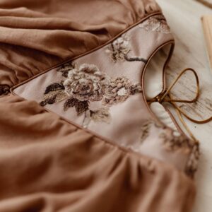 Sukienka retro lniana kwiaty żakard Marysia kokos