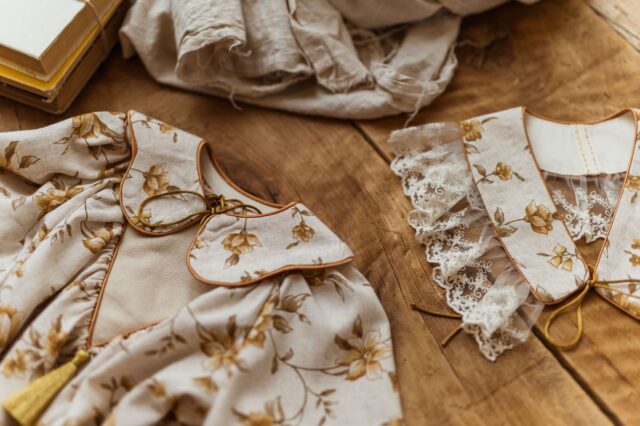 Sukienka w kwiatuszki lniana vintage 5-10 lat Marysia honey