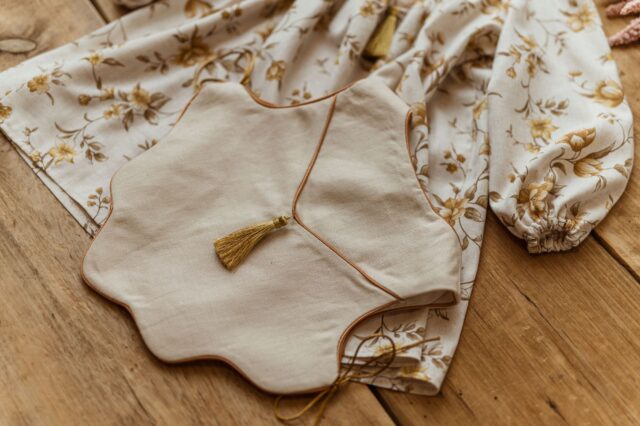 Sukienka w kwiatuszki lniana vintage 5-10 lat Marysia honey