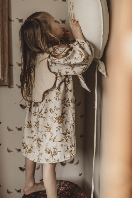 Sukienka w kwiatuszki lniana vintage 5-10 lat Marysia honey
