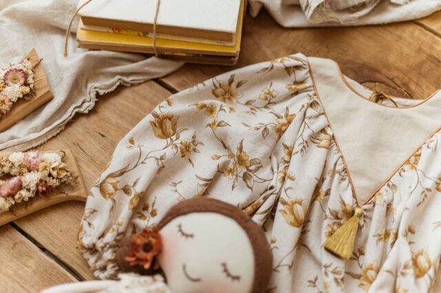 Sukienka w kwiatuszki lniana vintage 5-10 lat Marysia honey