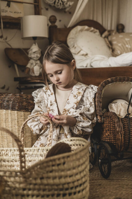 Sukienka w kwiatuszki lniana vintage 5-10 lat Marysia honey