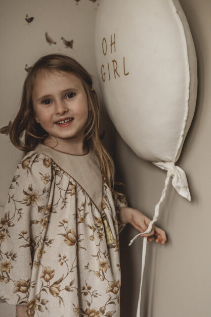 Sukienka w kwiatuszki lniana vintage 5-10 lat Marysia honey