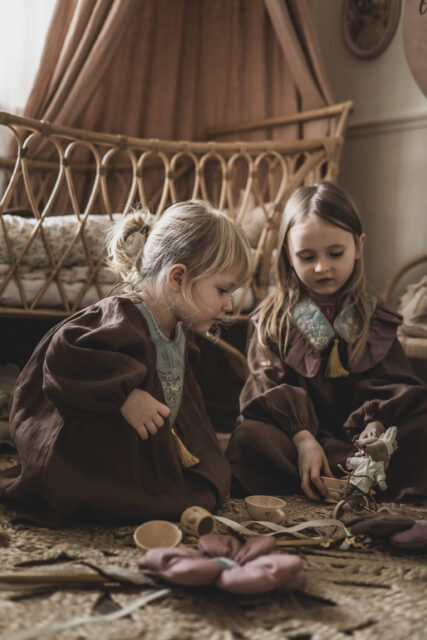 Vintage lniana sukienka brąz żakard dla dziewczynki Marysia