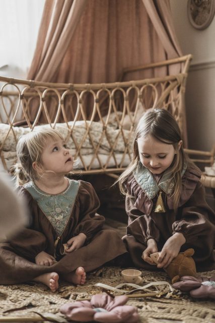 Vintage lniana sukienka brąz żakard dla dziewczynki Marysia
